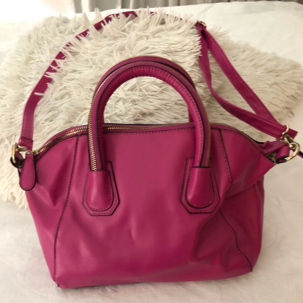 Pink zipper design purse 👛 like new -